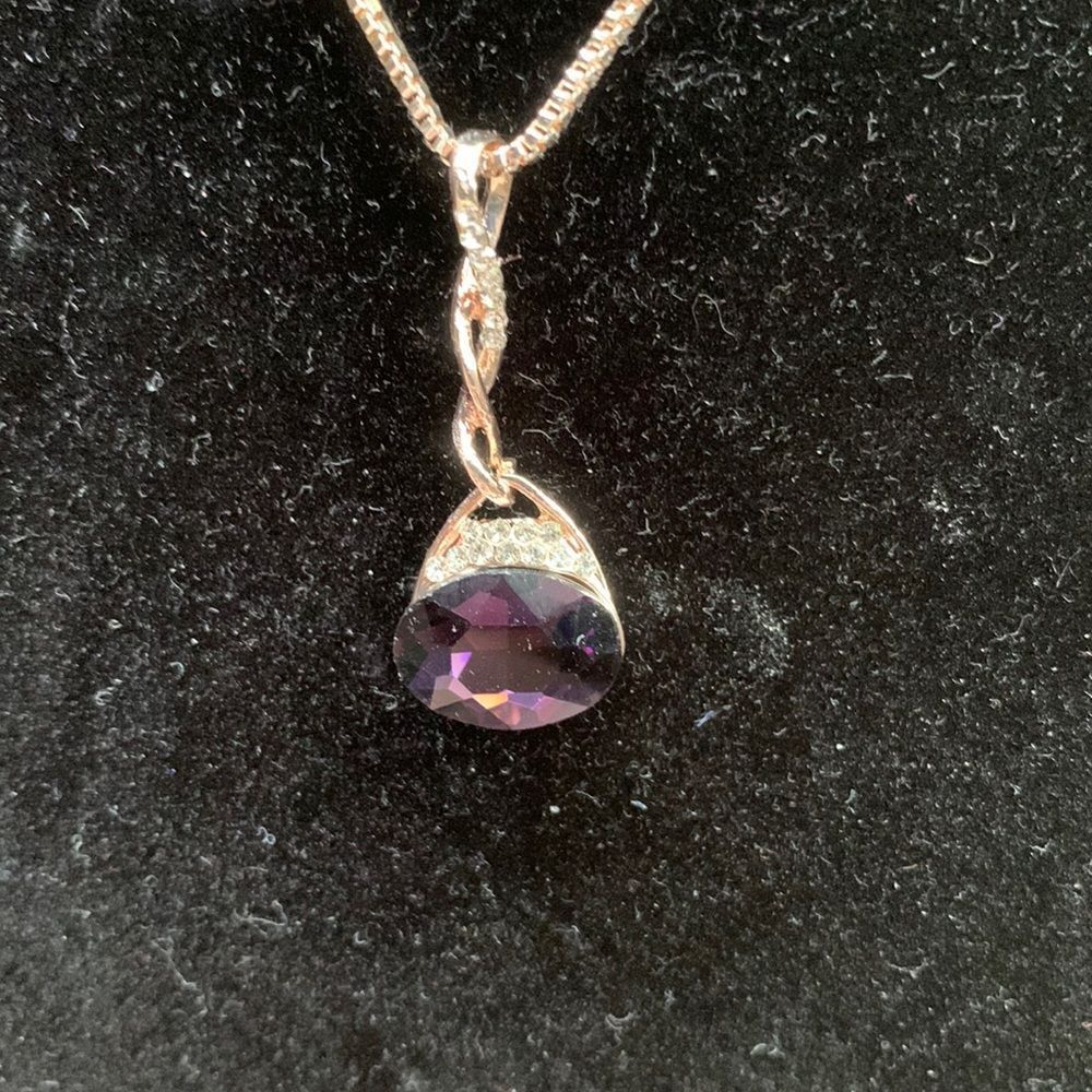 Beautiful necklace and earring set.